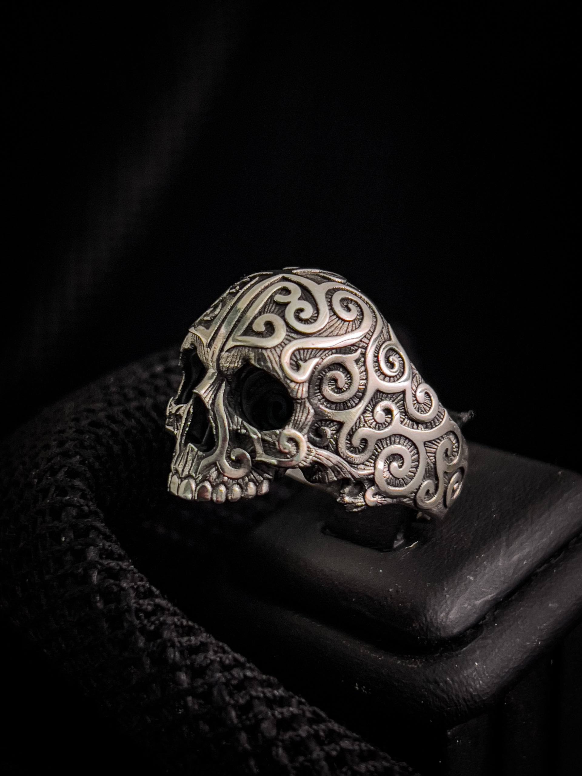 Кольцо череп «Муза»